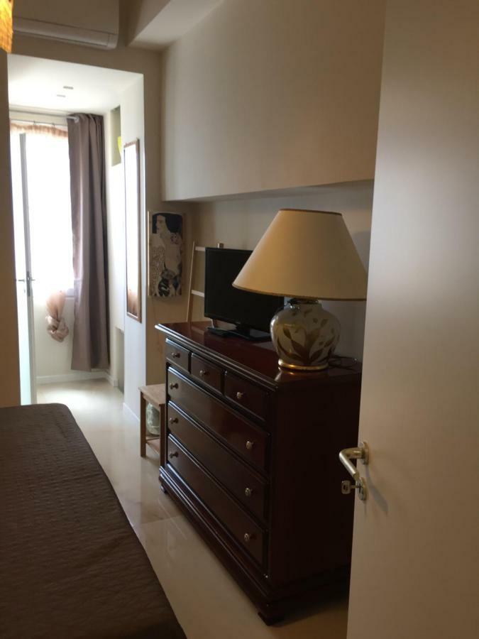 Aquila House Bed & Breakfast คาตาเนีย ภายนอก รูปภาพ