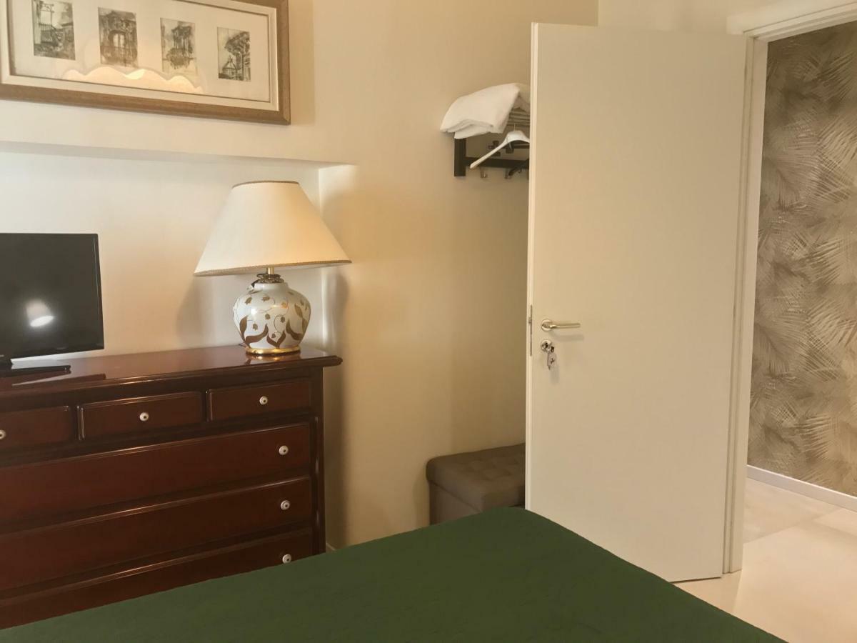 Aquila House Bed & Breakfast คาตาเนีย ภายนอก รูปภาพ