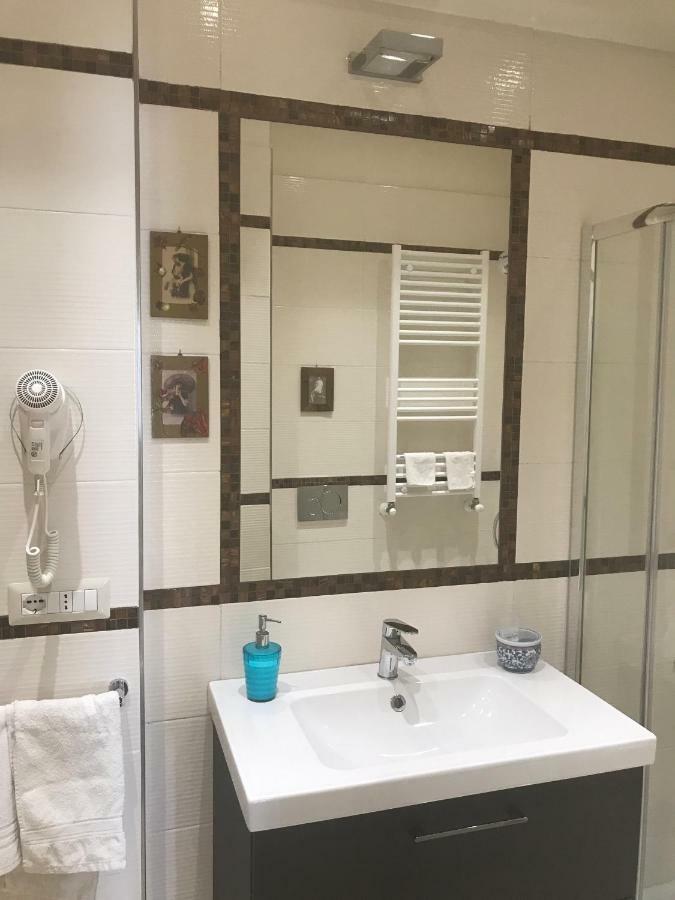 Aquila House Bed & Breakfast คาตาเนีย ภายนอก รูปภาพ
